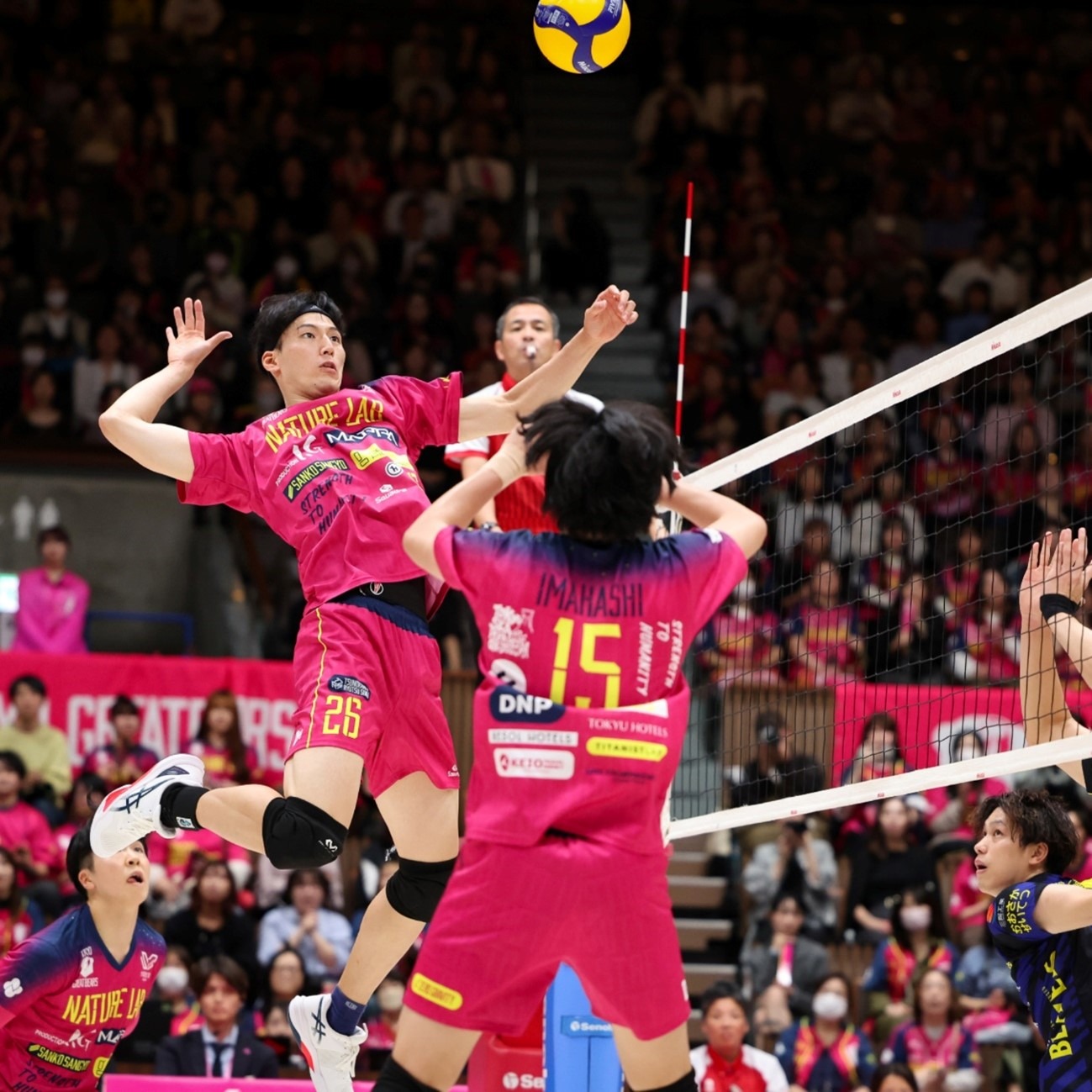 布克绝杀！太阳险胜雄鹿迎四连胜阿杜38分创历史之夜